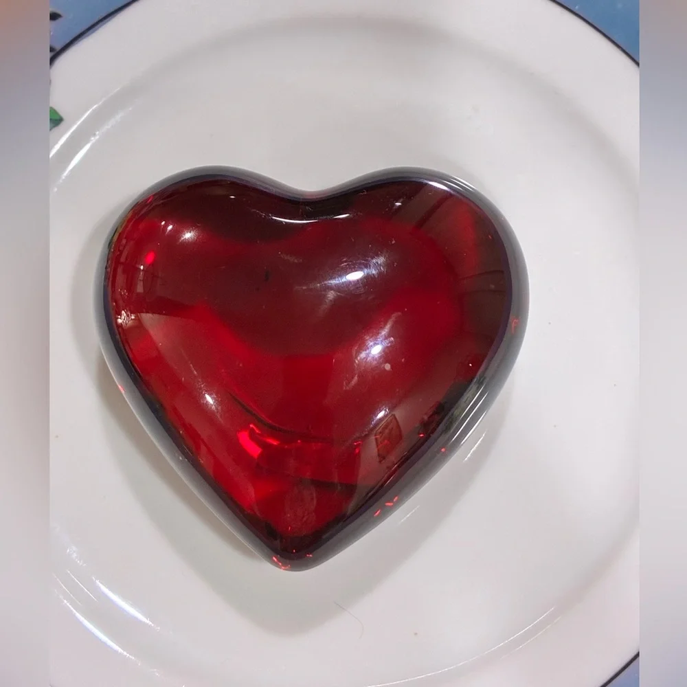 Red Heart Paperweight R.O.C. Made in Taiwan Valentine